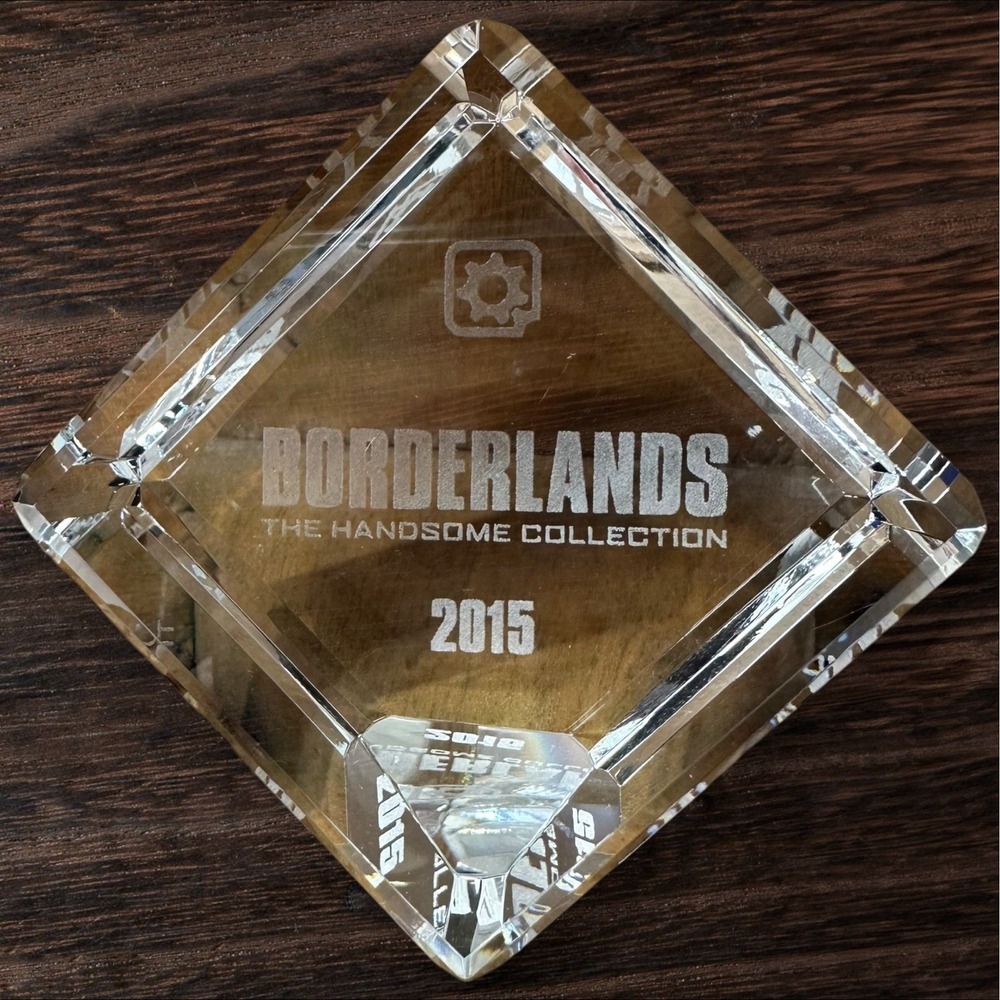Rare Gearbox Software Borderlands: The Handsome Collection 2015 Crystal Paperwei